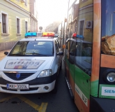 masina-politie-tramvai-bihoreanul_2