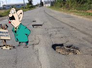 Strada nimănui: Un drum plin cu gropi, pasat de la Primăria Beiuș la CJ, îi scoate pe șoferi din sărite (FOTO)