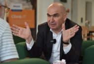 Permalink to Cum va rezolva Bolojan problema delegațiilor guvernamentale